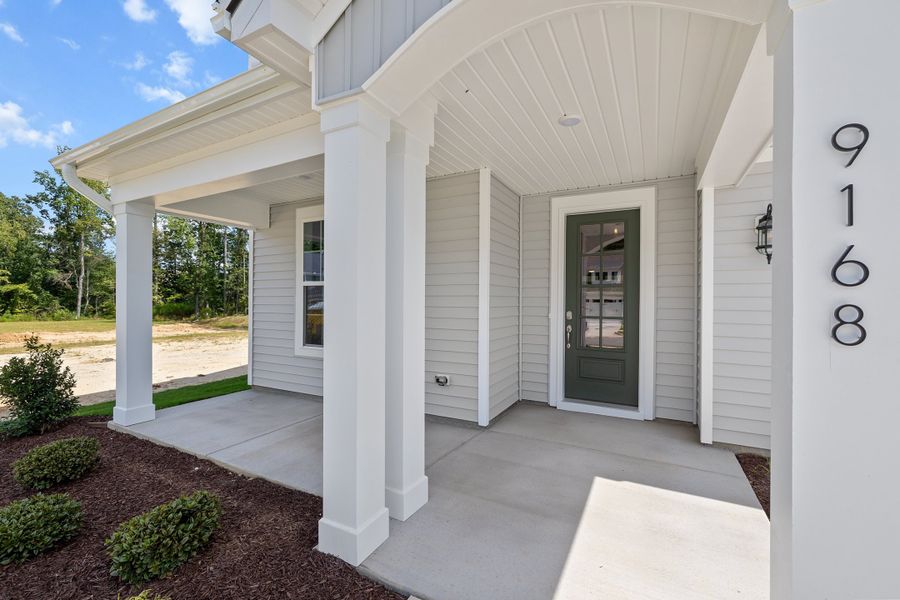 Representative exterior details of a home built from the The Hampton by RobuckHomes in Stonehenge, Raleigh (Image 3).
