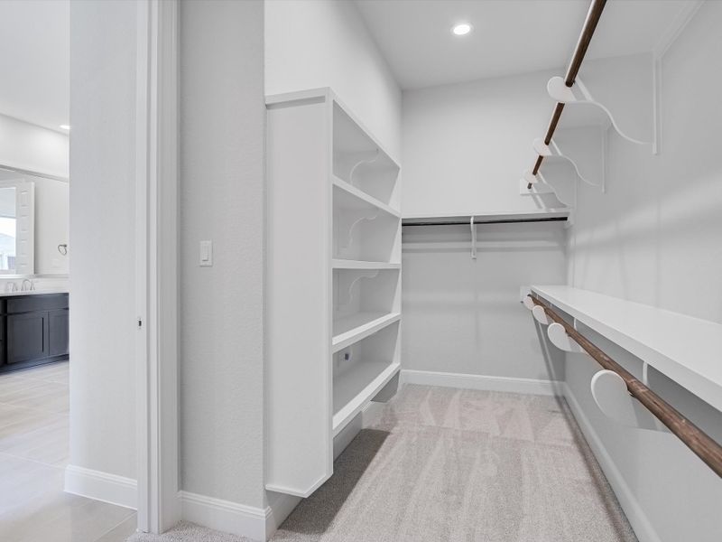 Representative furnished interior of a home built from the Topaz II by Giddens Homes in Riverstone, Georgetown (Image 70).