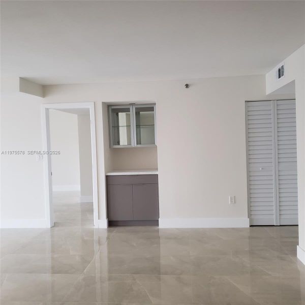 Spacious, unfurnished interior of a new home in , Hollywood (Image 11).