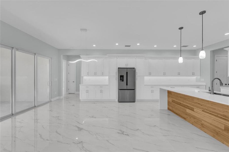 Spacious, unfurnished interior of a new home in , Port Charlotte (Image 57).