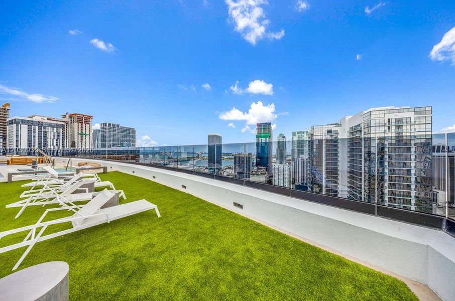 Condo located in Miami, FL showcasing its design and architecture (Image 25).