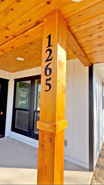 Exterior details and patio area of a home in , Mineola (Image 17).