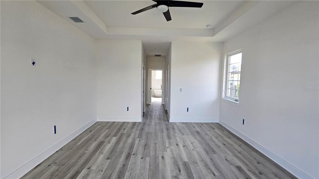 Spacious, unfurnished interior of a new home in , Port Charlotte (Image 7).