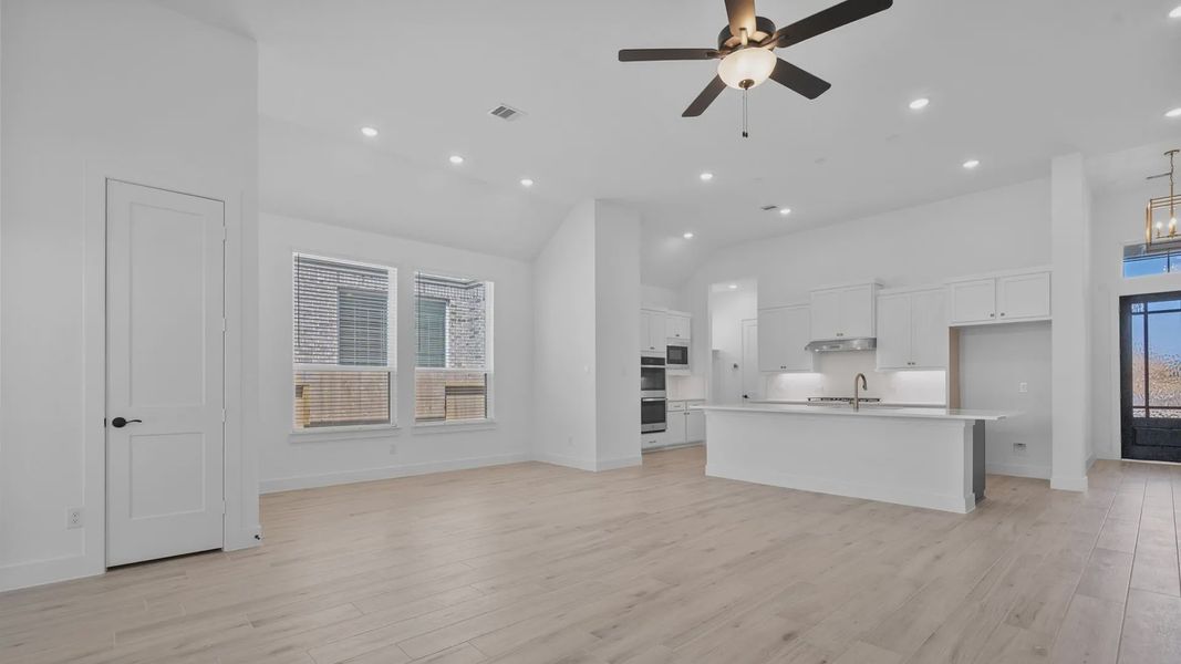 Spacious, unfurnished interior of a new home in Blue Heron, Mont Belvieu (Image 24). Spacious, unfurnished interior of a new home in Blue Heron, Mont Belvieu (Image 24).