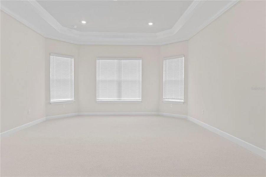 Spacious, unfurnished interior of a new home in , Sarasota (Image 30).