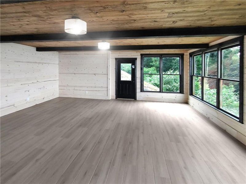 Spacious, unfurnished interior of a new home in , Jasper (Image 22).