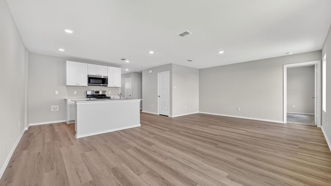 Spacious, unfurnished interior of a new home in Monarch at the Meadows, Ponder (Image 18).