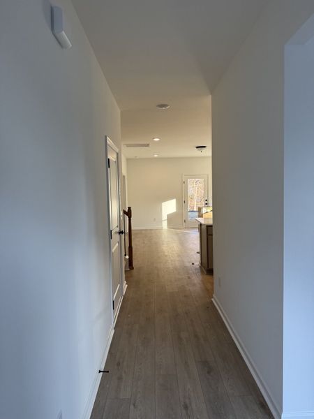 Spacious, unfurnished interior of a new home in Marlin Pointe, White House (Image 5).