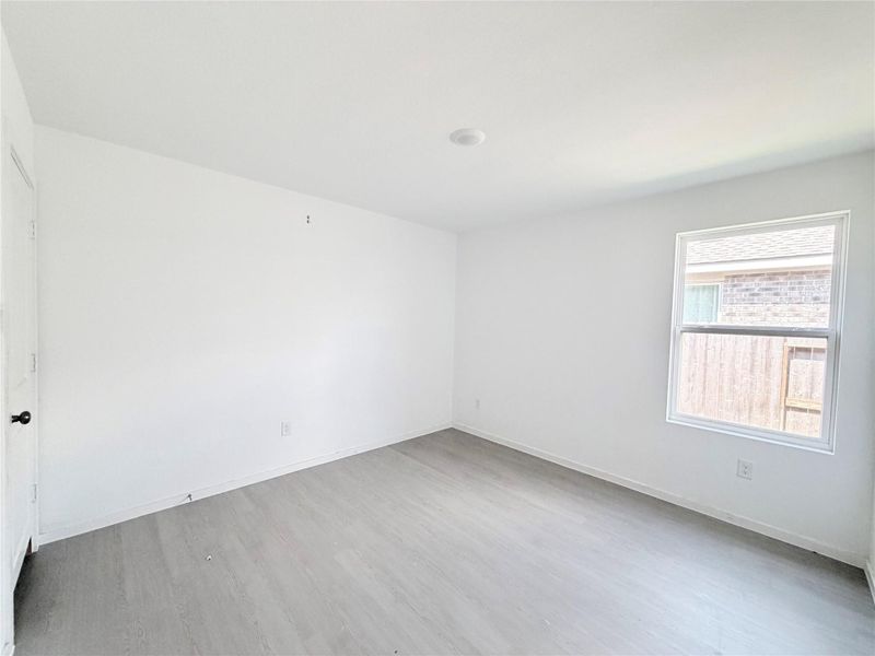 Spacious, unfurnished interior of a new home in Anniston, Katy (Image 12).