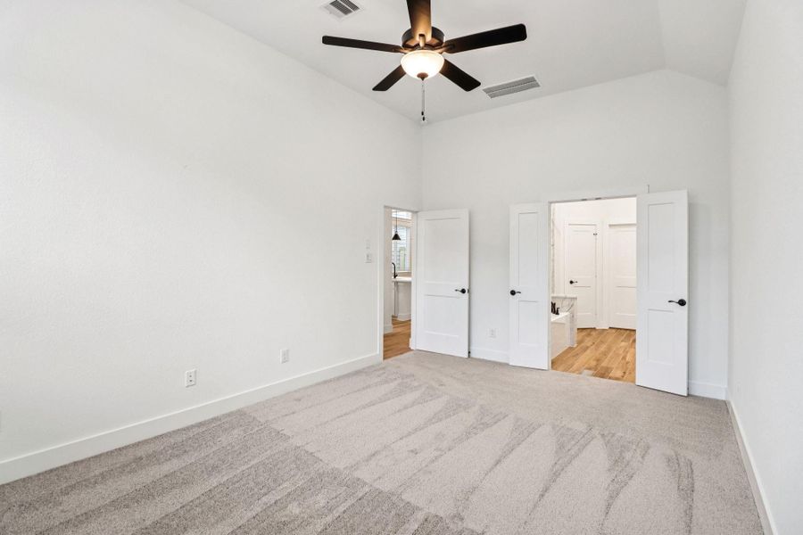 Spacious, unfurnished interior of a new home in Kresston 50's, Montgomery (Image 23).