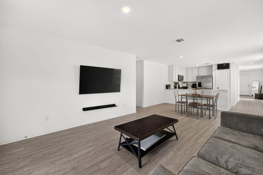 Furnished interior view inside a new home in Elm Creek, Elgin (Image 10).