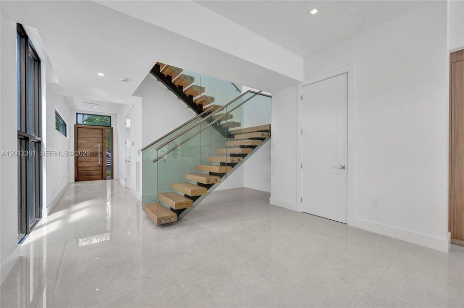 Spacious, unfurnished interior of a new home in , Miami (Image 18).