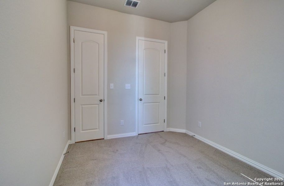 Spacious, unfurnished interior of a new home in Dauer Ranch, New Braunfels (Image 16). Spacious, unfurnished interior of a new home in Dauer Ranch, New Braunfels (Image 16).