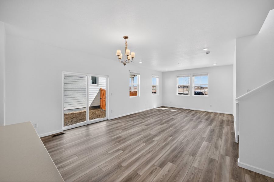 Spacious, unfurnished interior of a new home in Sky Ranch, Aurora (Image 8).