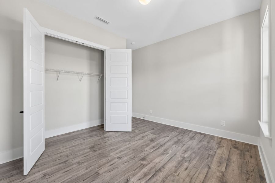 Spacious, unfurnished interior of a new home in Edgewater - Harbor Pointe, Lancaster (Image 24).