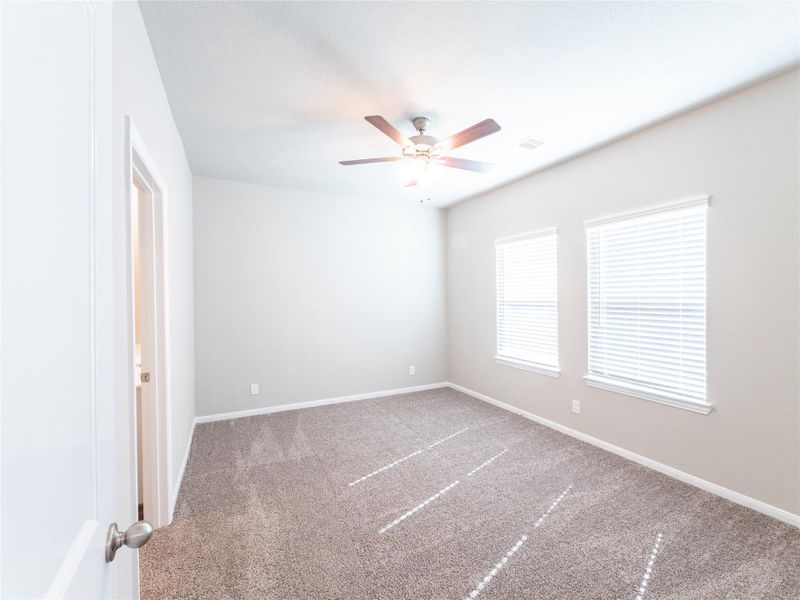Spacious, unfurnished interior of a new home in Sweetgrass Village, Crosby (Image 9).