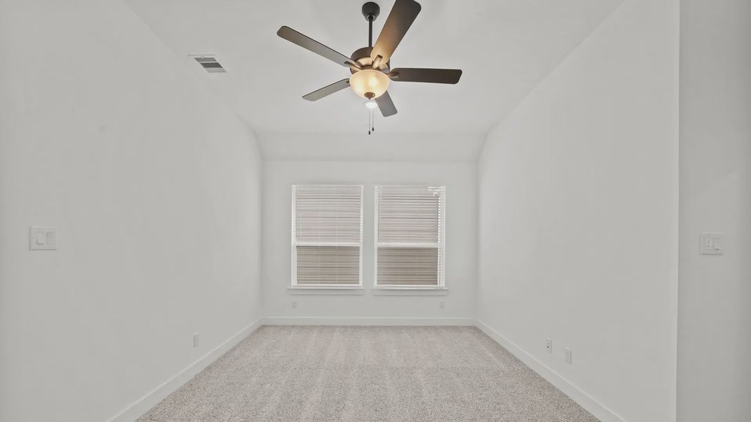 Spacious, unfurnished interior of a new home in Santa Rita Ranch, Liberty Hill (Image 26).
