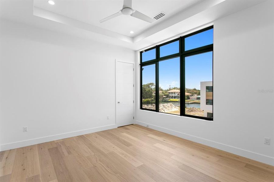 Spacious, unfurnished interior of a new home in , Tampa (Image 26).