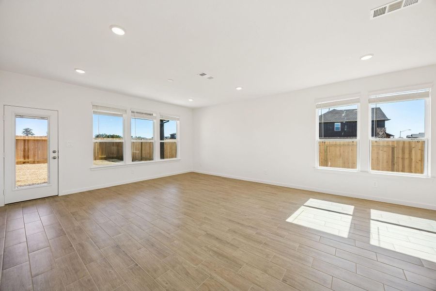 Spacious, unfurnished interior of a new home in Montgomery Bend, Montgomery (Image 23).