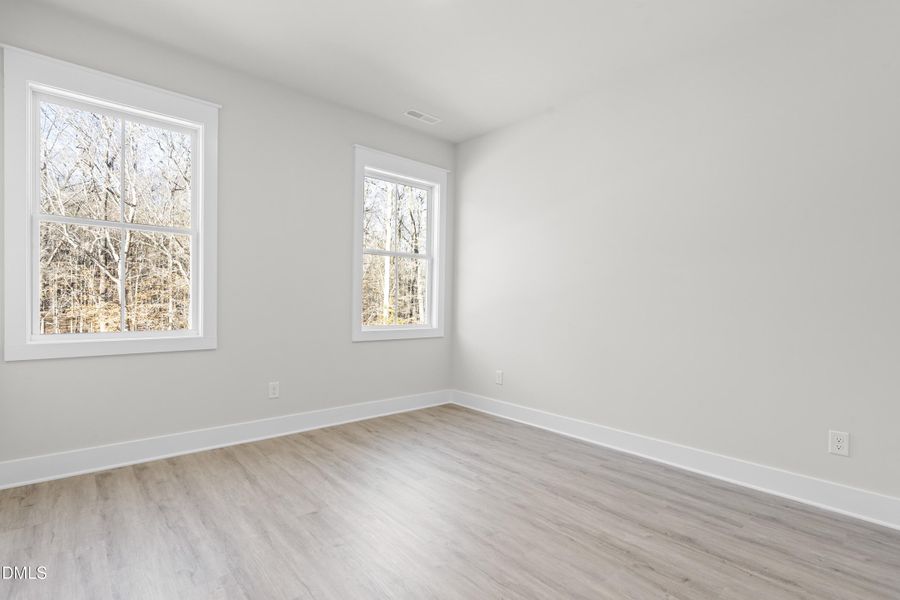 Secondary Bedroom - DSC04788