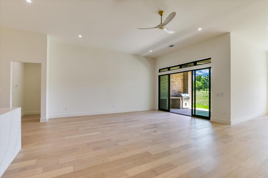 Spacious, unfurnished interior of a new home in , Horseshoe Bay (Image 19).
