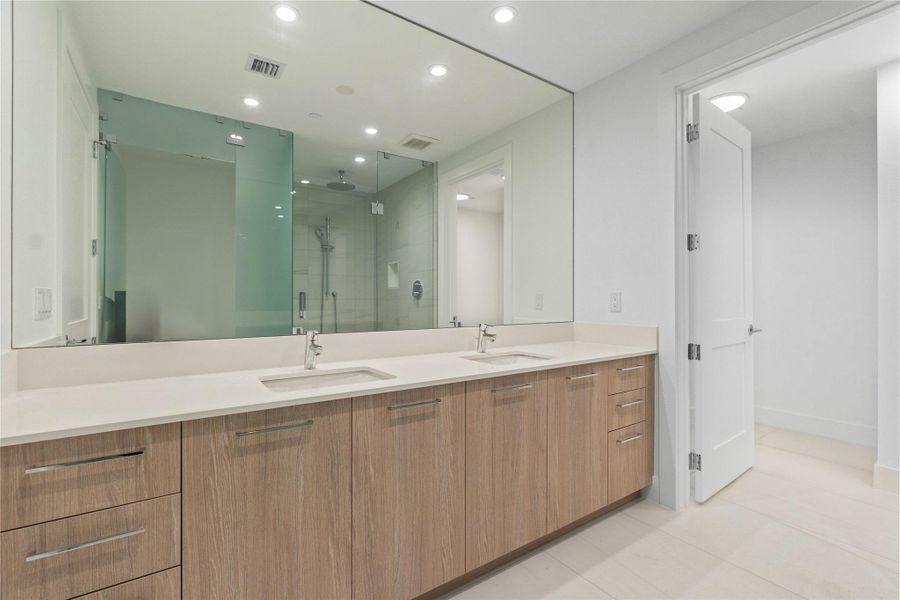 Furnished interior view inside a new home in , Fort Lauderdale (Image 11).