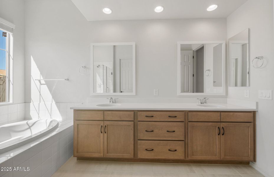 Owner's Bathroom Owner's Bathroom