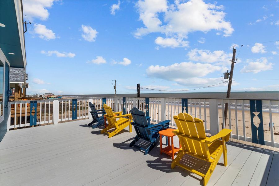 Upper Deck BEACHFRONT view!! Upgraded painted decks and Trex handrails.