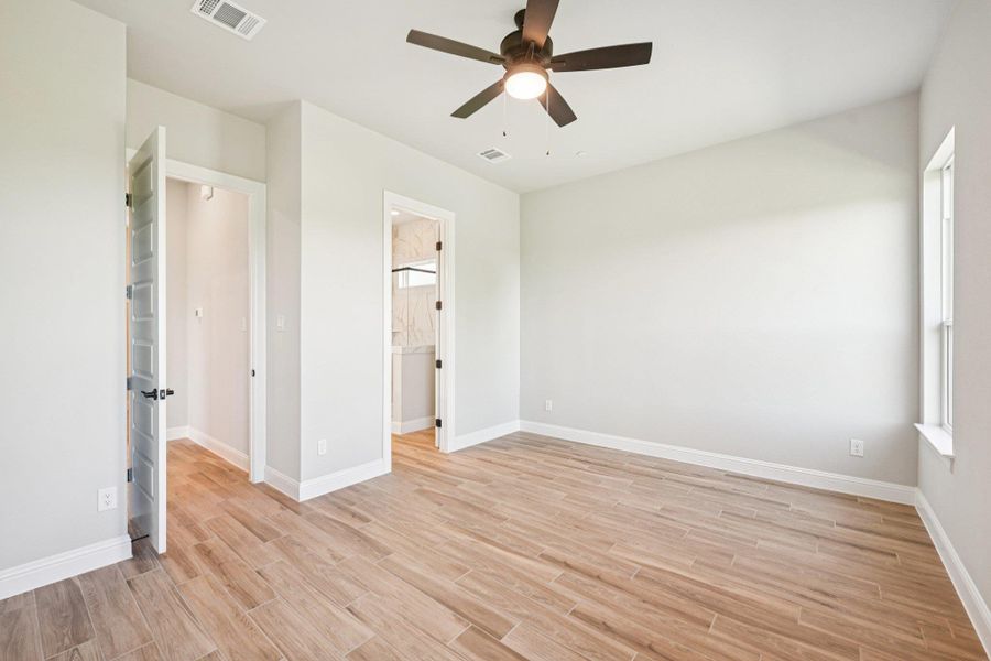 Spacious, unfurnished interior of a new home in Cross Creek, Cedar Park (Image 17).