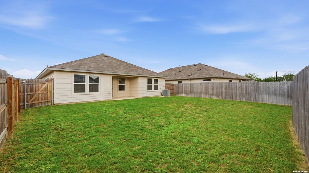Exterior details and patio area of a home in Heather Glen, New Braunfels (Image 32).