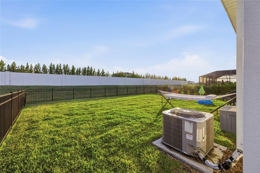 Exterior details and patio area of a home in , Bradenton (Image 4).