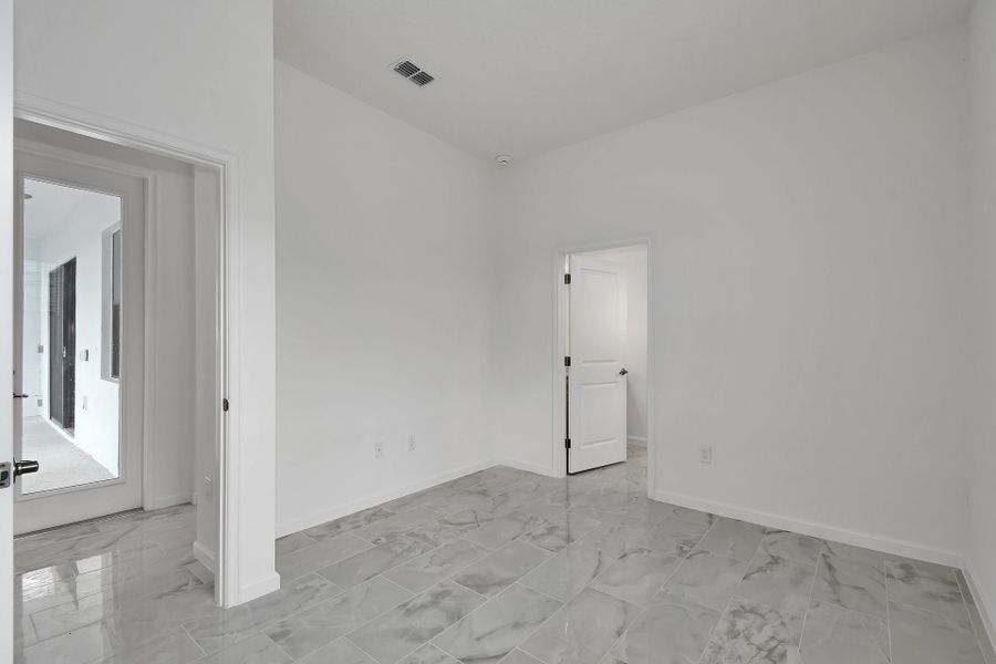 Representative unfurnished interior of a home built from the Sandalwood II by Park Square Residential in Paradiso Grande, Orlando (Image 16).
