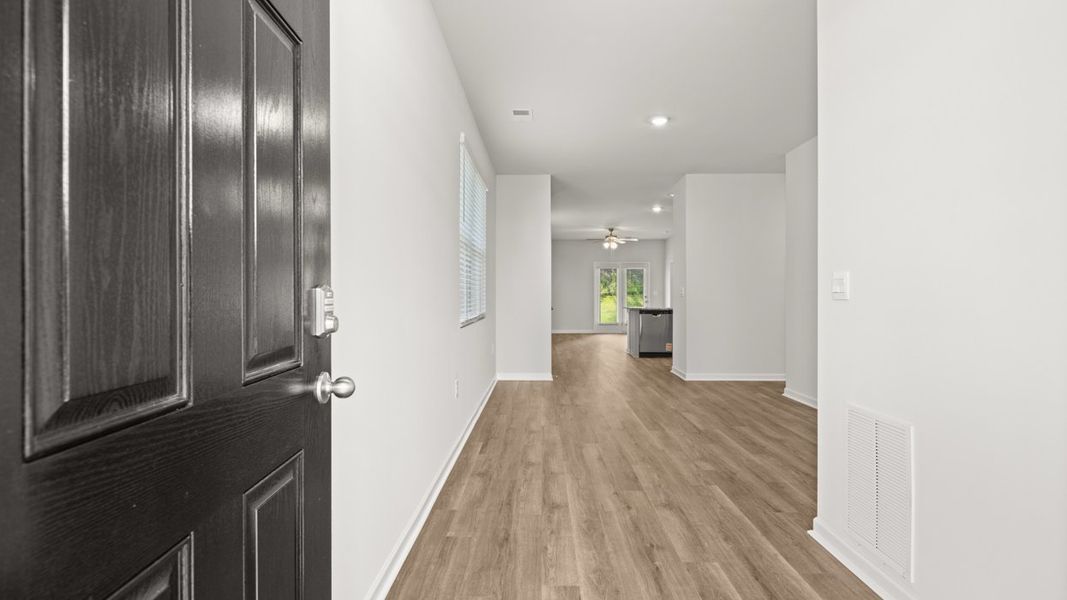 Spacious, unfurnished interior of a new home in Captain's Corner, Grovetown (Image 8).