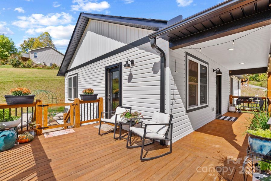 You will find this location quiet and relaxing - take a deep breath and know you are home! You will find this location quiet and relaxing - take a deep breath and know you are home!