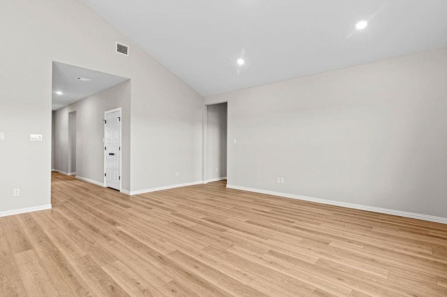 Spacious, unfurnished interior of a new home in Trails of Fossil Creek, Fort Worth (Image 18).