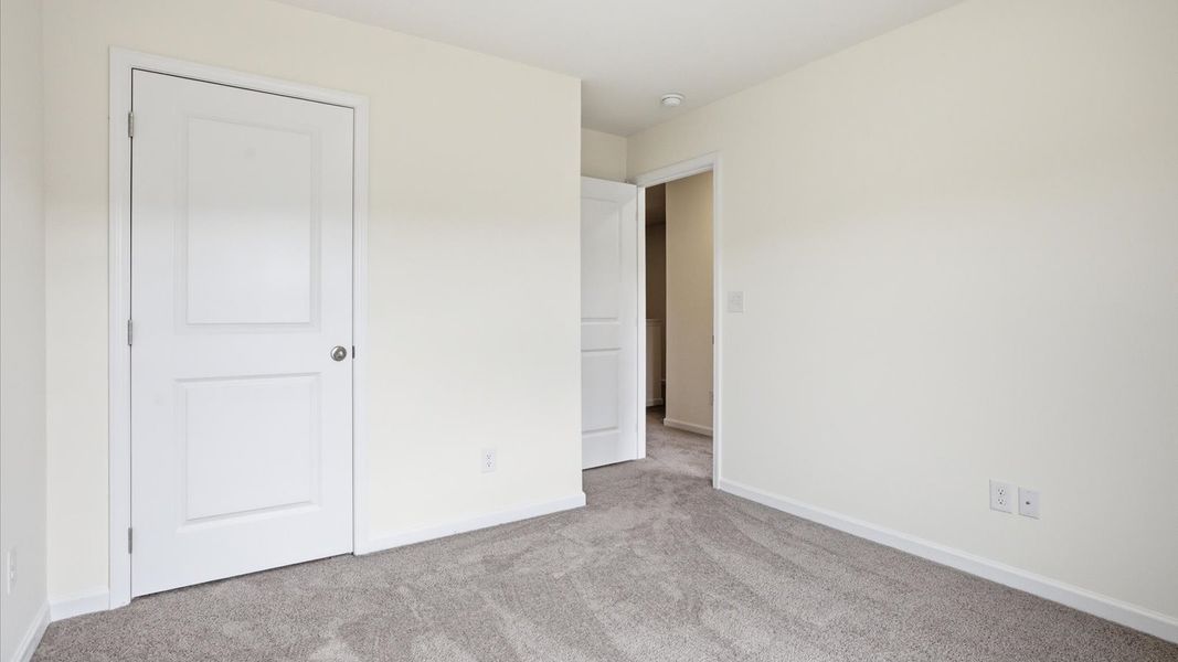 Spacious, unfurnished interior of a new home in Cherokee Crossing, Kodak (Image 20).