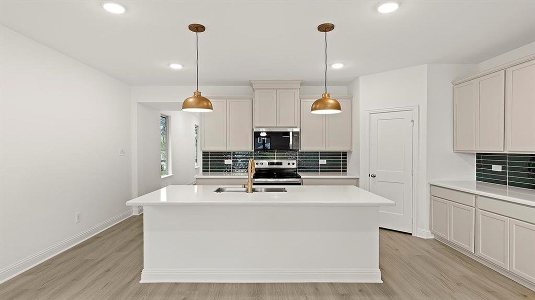 08. 1733 Edgeway - Kitchen