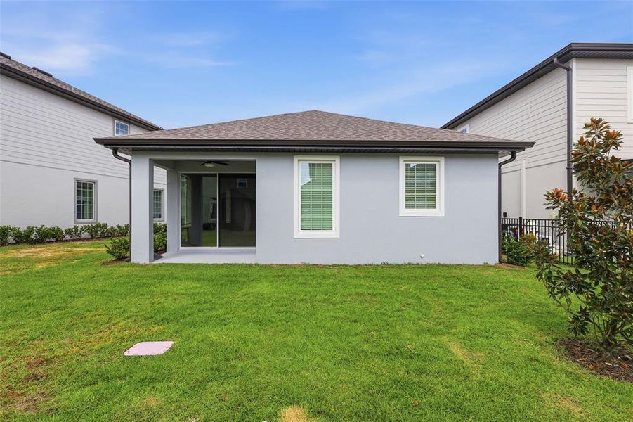 Exterior details and patio area of a home in Reunion Village, Kissimmee (Image 3).