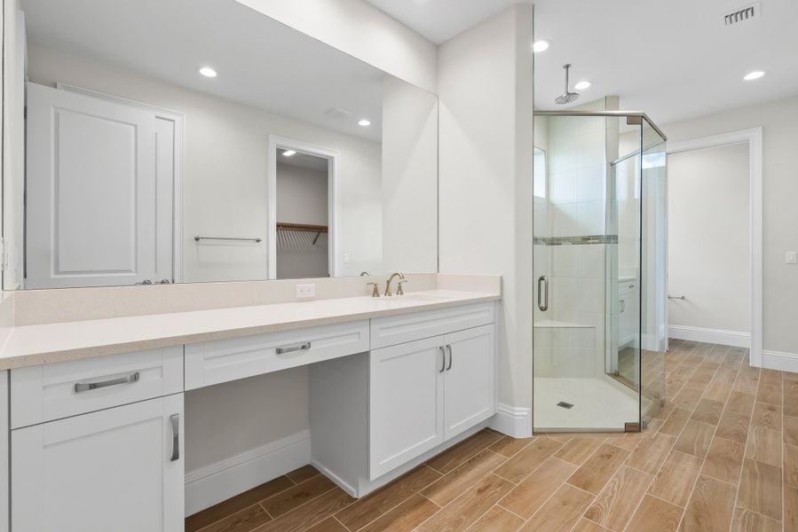 9404 SW Pinnacle Pl_Laurel_Master Bath