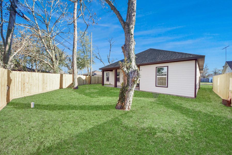 Exterior details and patio area of a home in , Pasadena (Image 4).