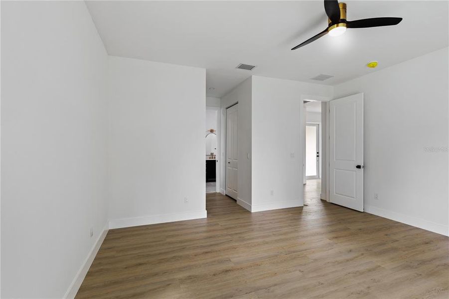 Spacious, unfurnished interior of a new home in , Lake Placid (Image 9).