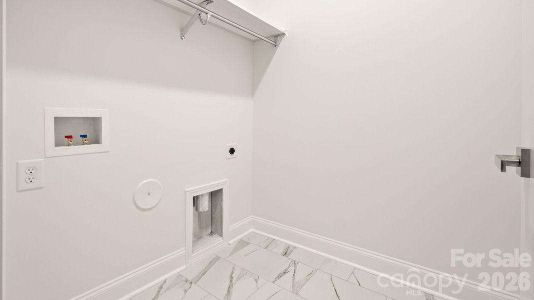 Spacious, unfurnished interior of a new home in , Lincolnton (Image 11).