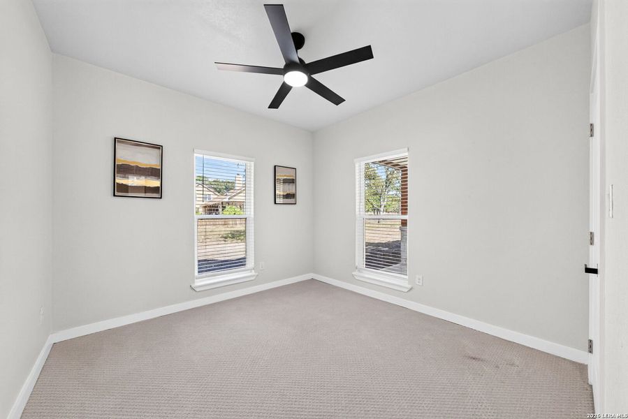 Spacious, unfurnished interior of a new home in , Natalia (Image 33).