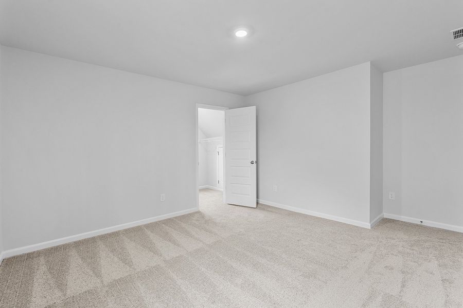 Spacious, unfurnished interior of a new home in Fieldstone, Lexington (Image 37).