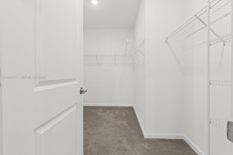 Spacious, unfurnished interior of a new home in , Fort Pierce (Image 27).