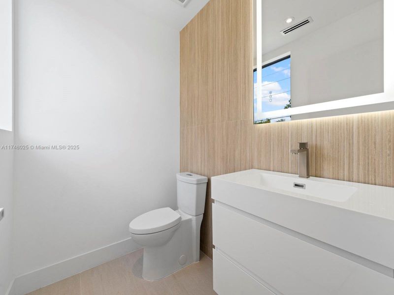 Furnished interior view inside a new home in , Tavernier (Image 4).