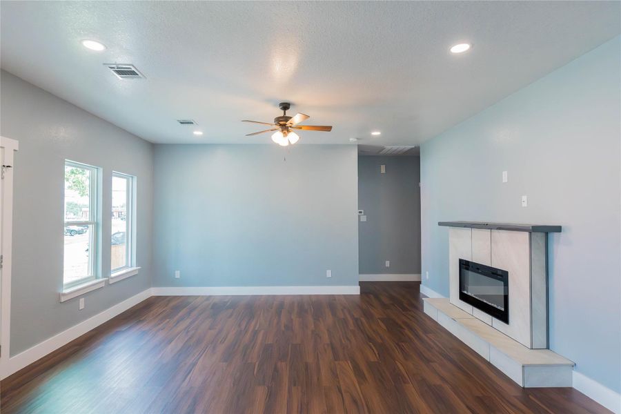 Spacious, unfurnished interior of a new home in , Houston (Image 31).