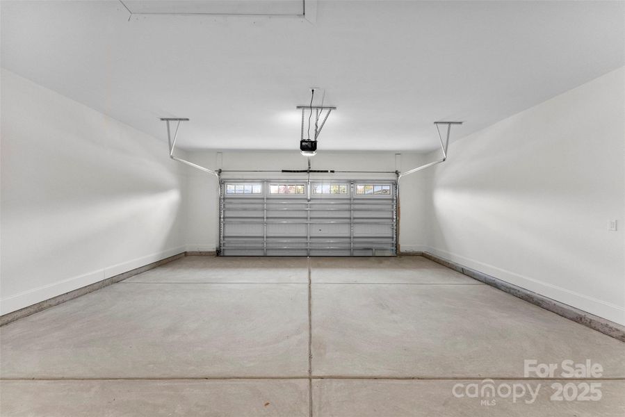 Spacious, unfurnished interior of a new home in The Courtyards on New Hope, Gastonia (Image 14).