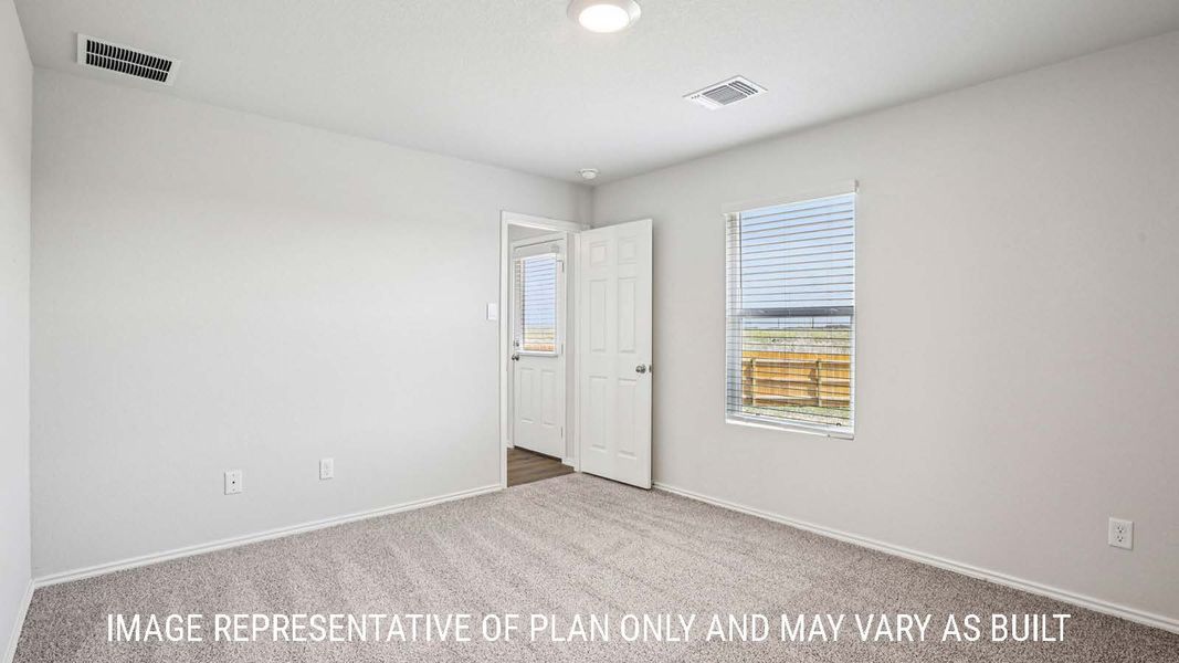 Representative unfurnished interior of a home built from the Estero by D.R. Horton in The Villages at Schwertner Ranch, Jarrell (Image 17).