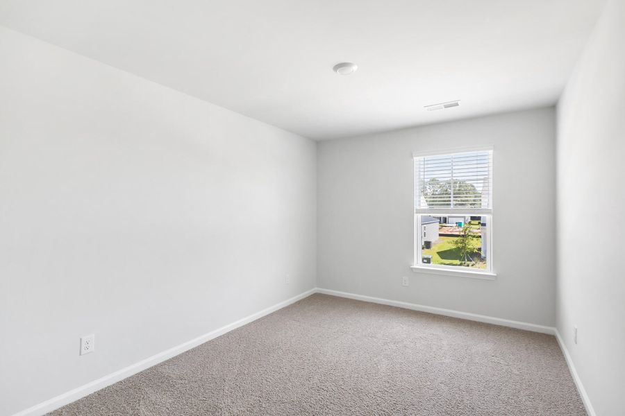 Spacious, unfurnished interior of a new home in Carolina Groves, Moncks Corner (Image 18).